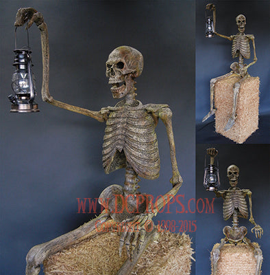 The Greeter w. Lantern