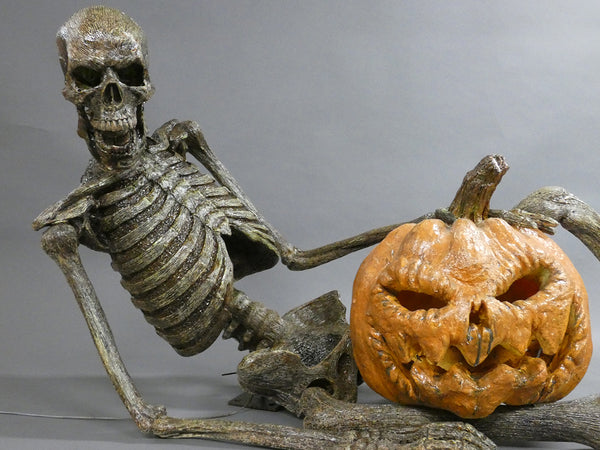 Lounge Lizard w. Jack-O-Lantern